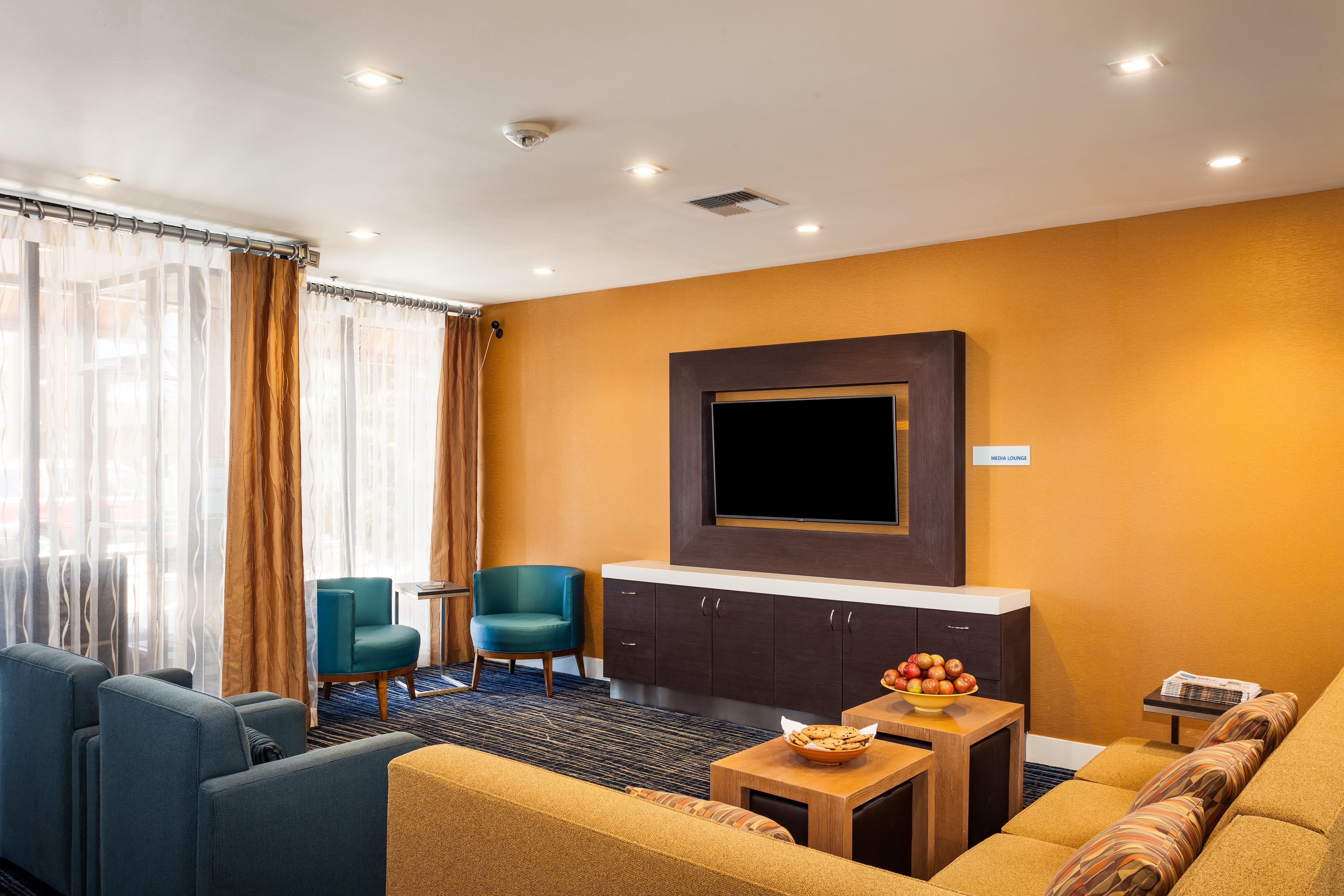 Holiday Inn Express At Monterey Bay By Ihg Seaside Exterior foto