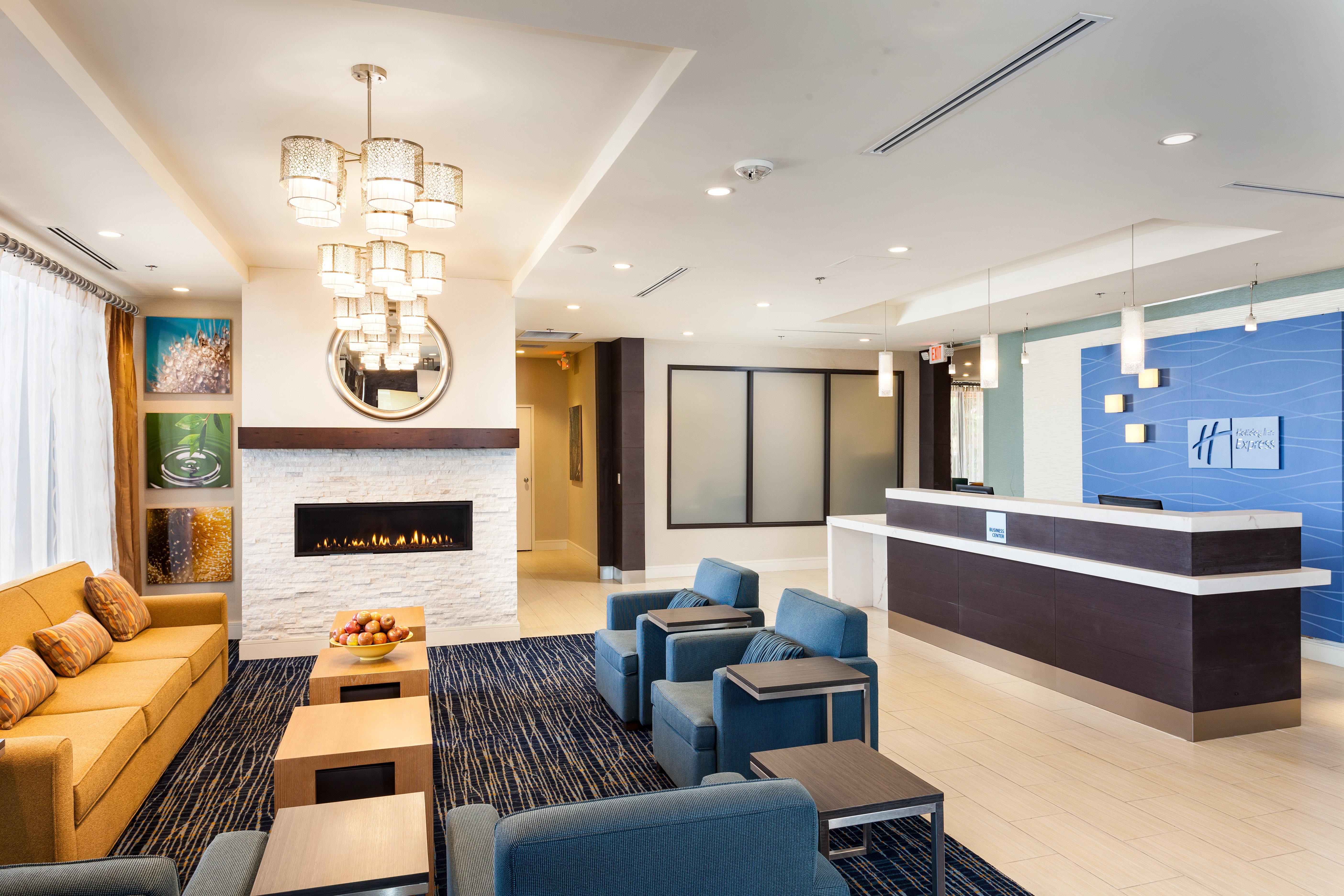 Holiday Inn Express At Monterey Bay By Ihg Seaside Exterior foto