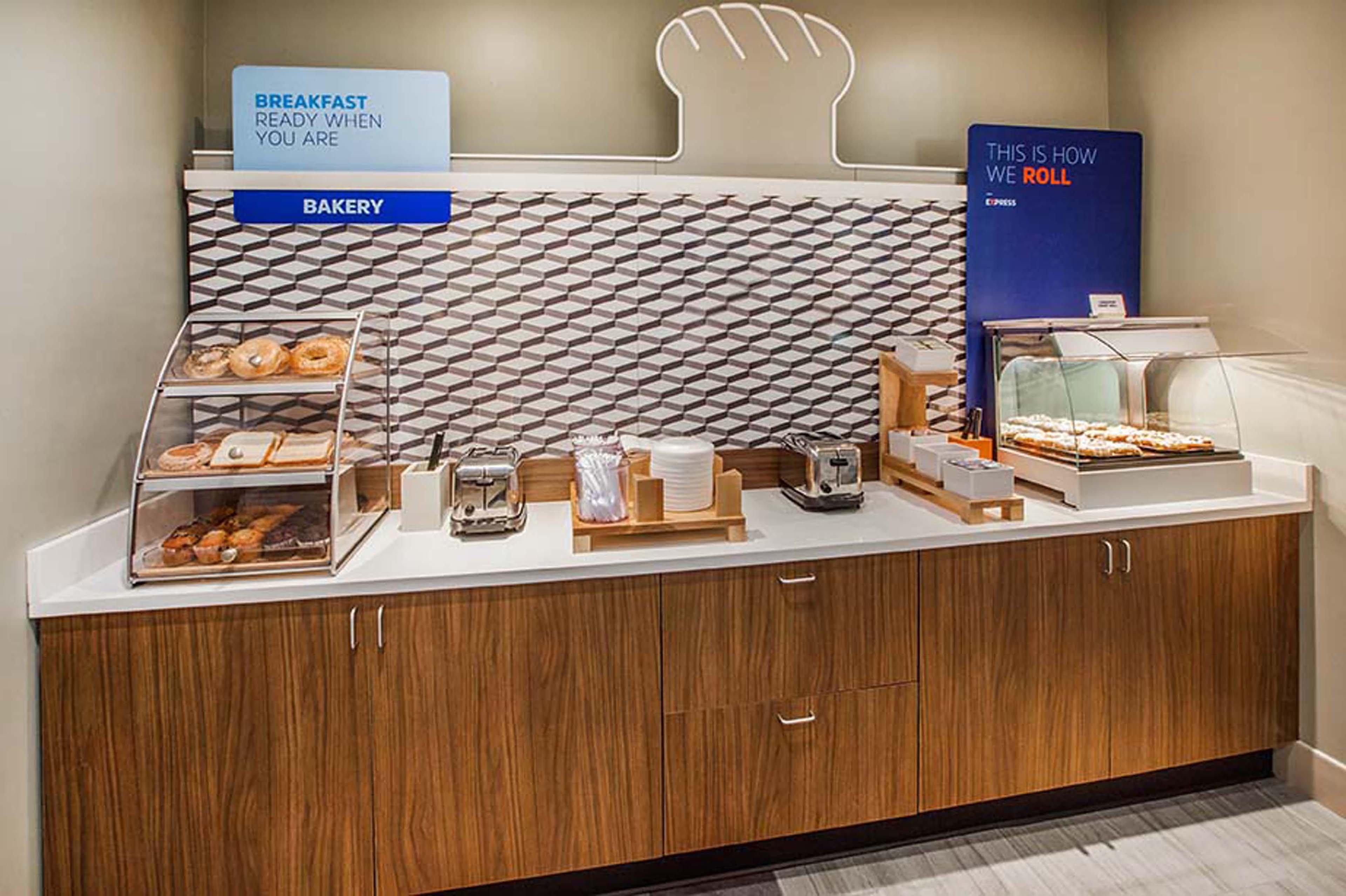 Holiday Inn Express At Monterey Bay By Ihg Seaside Exterior foto