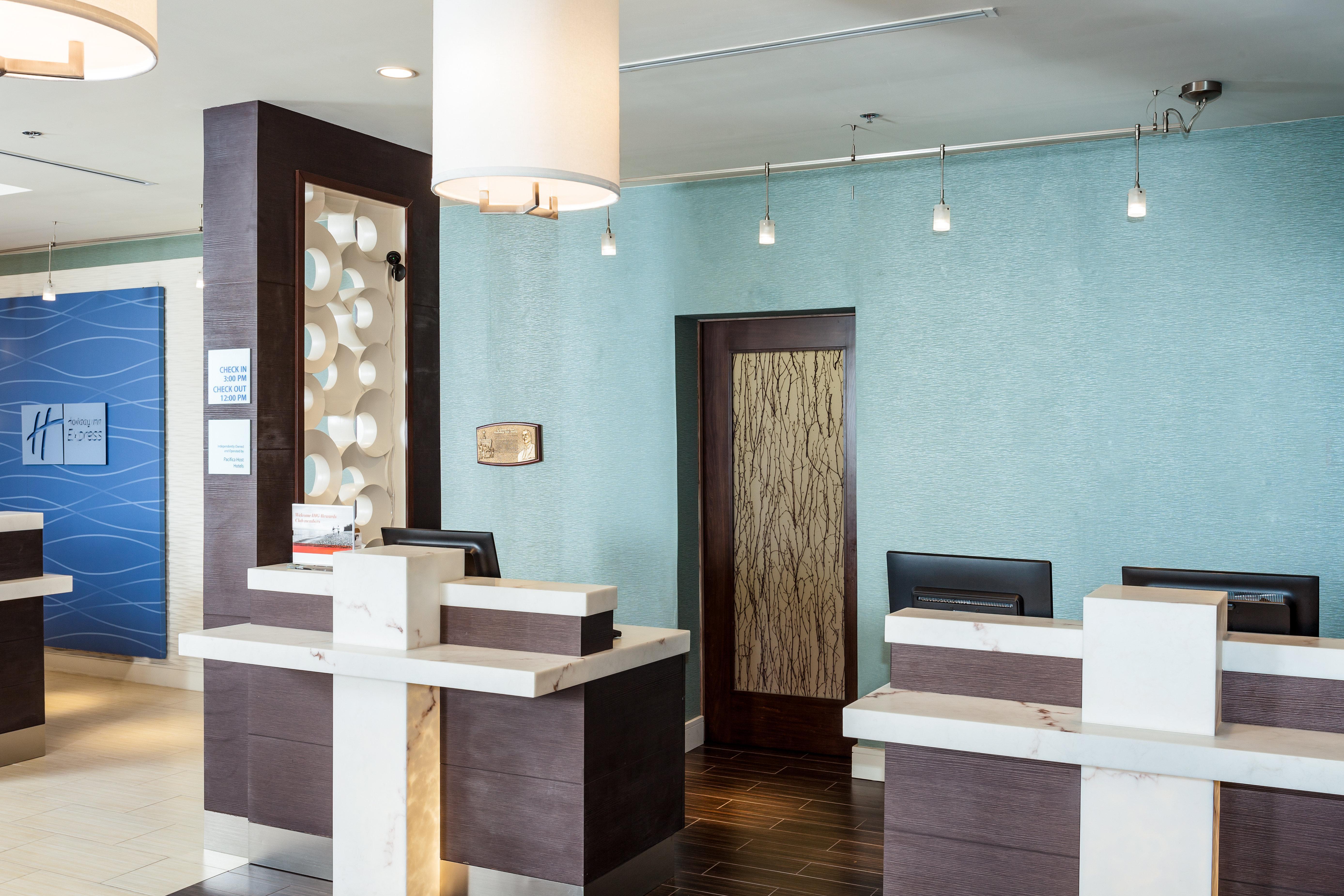 Holiday Inn Express At Monterey Bay By Ihg Seaside Exterior foto