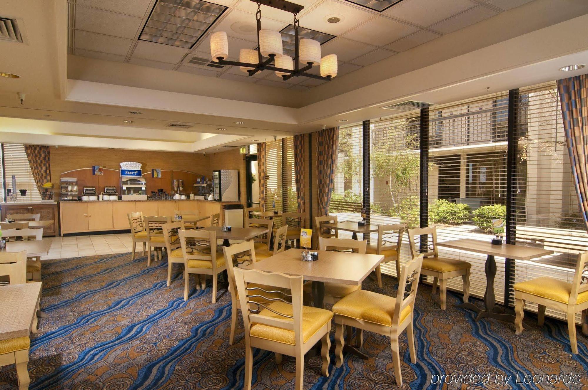 Holiday Inn Express At Monterey Bay By Ihg Seaside Exterior foto
